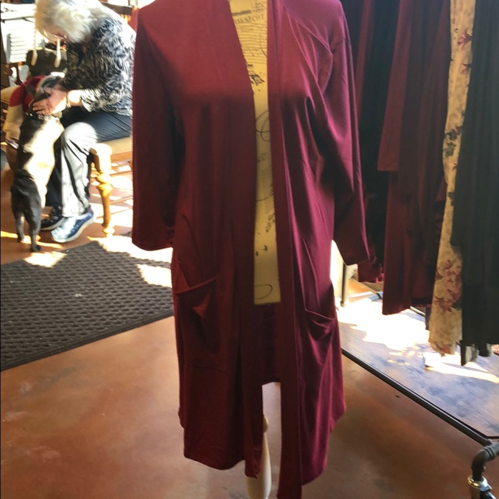 3/4 sleeve maroon cardigan